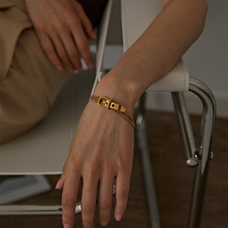 Gold belt buckle best sale bracelet