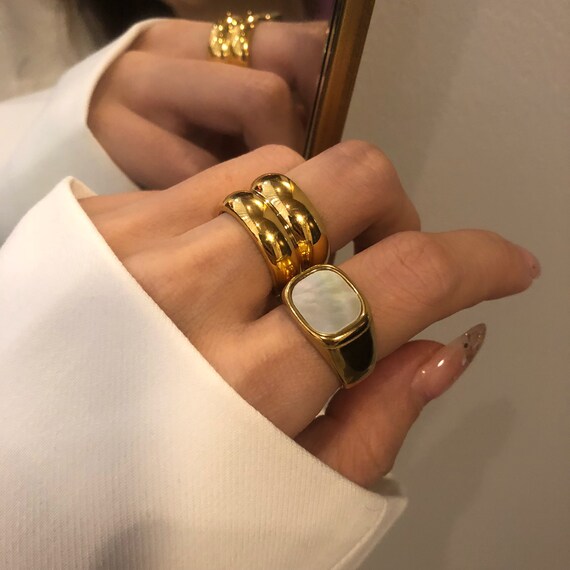 Charles Keasing Onderbreking Gemoedsrust 18K Gold Chunky White Shell Ring Thick Gold Ring Gold Mother - Etsy Charles Keasing Onderbreking Gemoedsrust 18K Gold Chunky White Shell Ring Thick Gold Ring Gold Mother - Etsy