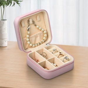 Caja de joyería portátil de cuero PU con logotipo personalizado 500, caja de almacenamiento organizadora de viaje para mujer y mujer, estuche de maquillaje
