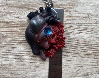 Schmelzendes Herz – Handgefertigter Herzanhänger aus Kunstharz – Impact Jewelry