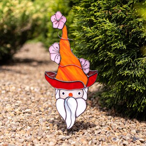 Divertente gnomo da giardino con cappello di fiori / Decorazione per libreria in vero vetro / Decorazione a forma di folletto in stile cottage / Palo per vaso da fiori