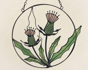 Cardo-de-sol com flor verde. Decoração escocesa para casa. Planta para pendurar na parede da janela. Vitral. Presente para mães.