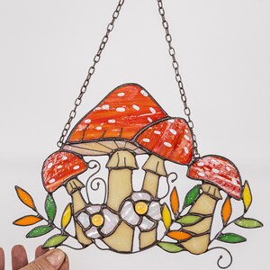 Atrapasueños de vitral inspirado en la naturaleza, con forma de hongo agárico, para decoración del hogar, para colgar en la ventana. Regalo para el Día de la Madre.