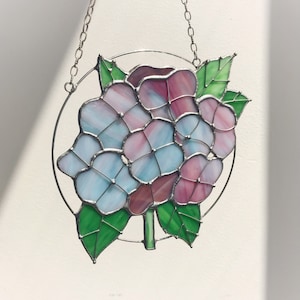Lila Blauer Suncatcher Sonnenfänger Hortensie. Glasmalerei Wohnkultur, Garten Fenster Wandbehänge. Geschenk zum Muttertag