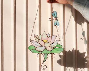 Pink Water Lily Flower Suncatcher Lotus. Stained glass Home Decor Sun Catcher Window Wall Hangings. Dichroic glass. Mothers gift