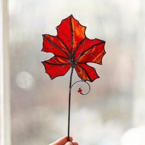 Frühling Glasmalerei Ahornblatt, Roter Ahorn Sonnenfänger, Herbstfensterbehang, Muttertagsgeschenk, Housewarming & Jubiläumsdekor