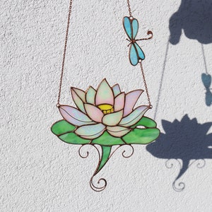 Rosa Seerose Suncatcher Lotus Blume. Glasmalerei Wohnkultur Panel Anhänger Sun Catcher Fenster Wandbehänge. Dichroic Glas.