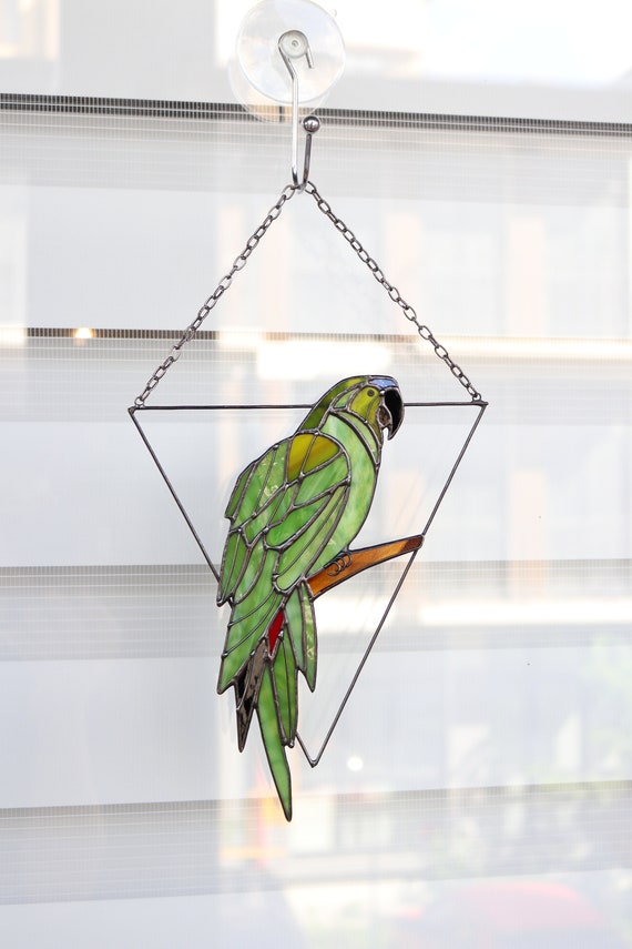 オウムアカコンゴウインコステンドグラスサンキャッチャー 壁飾