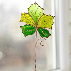 Frühling Glasmalerei Ahornblatt, grüner Ahorn Sonnenfänger, Herbstfensterbehang, Muttertagsgeschenk, Housewarming & Jubiläumsdekor