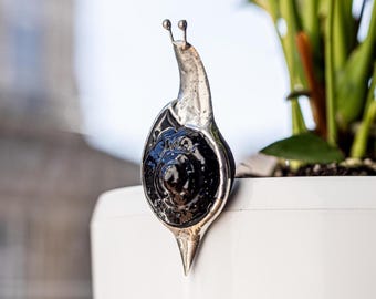 Zwarte slak plantenpot knuffelaar | Lente glas-in-lood tuindecoratie | Moederdagcadeau
