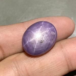 Cabochon di rubino stellato naturale/ Pietra per ciondolo/ Rubino stellato ovale liscio/ Gemma di rubino stellato sciolta/ Rubino stellato fatto a mano/ Rubino stellato per uso terapeutico