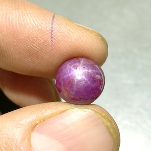 Rubino stellato naturale, cabochon a stella di alta qualità, 11x11x8 mm, rubino stellato fatto a mano, forma rotonda, per molteplici usi in gioielleria, gemma sfusa