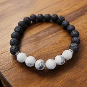 Bracelet de yoga en pierre de lave noire et howlite blanche
