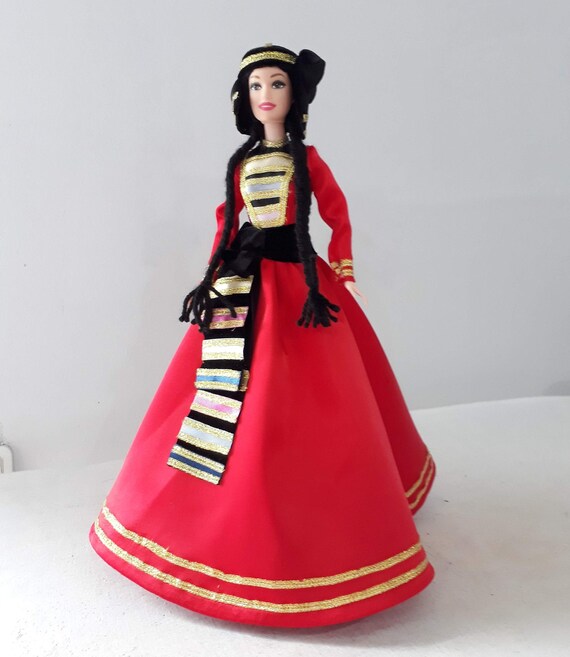 Muñeca con traje nacional de Georgia