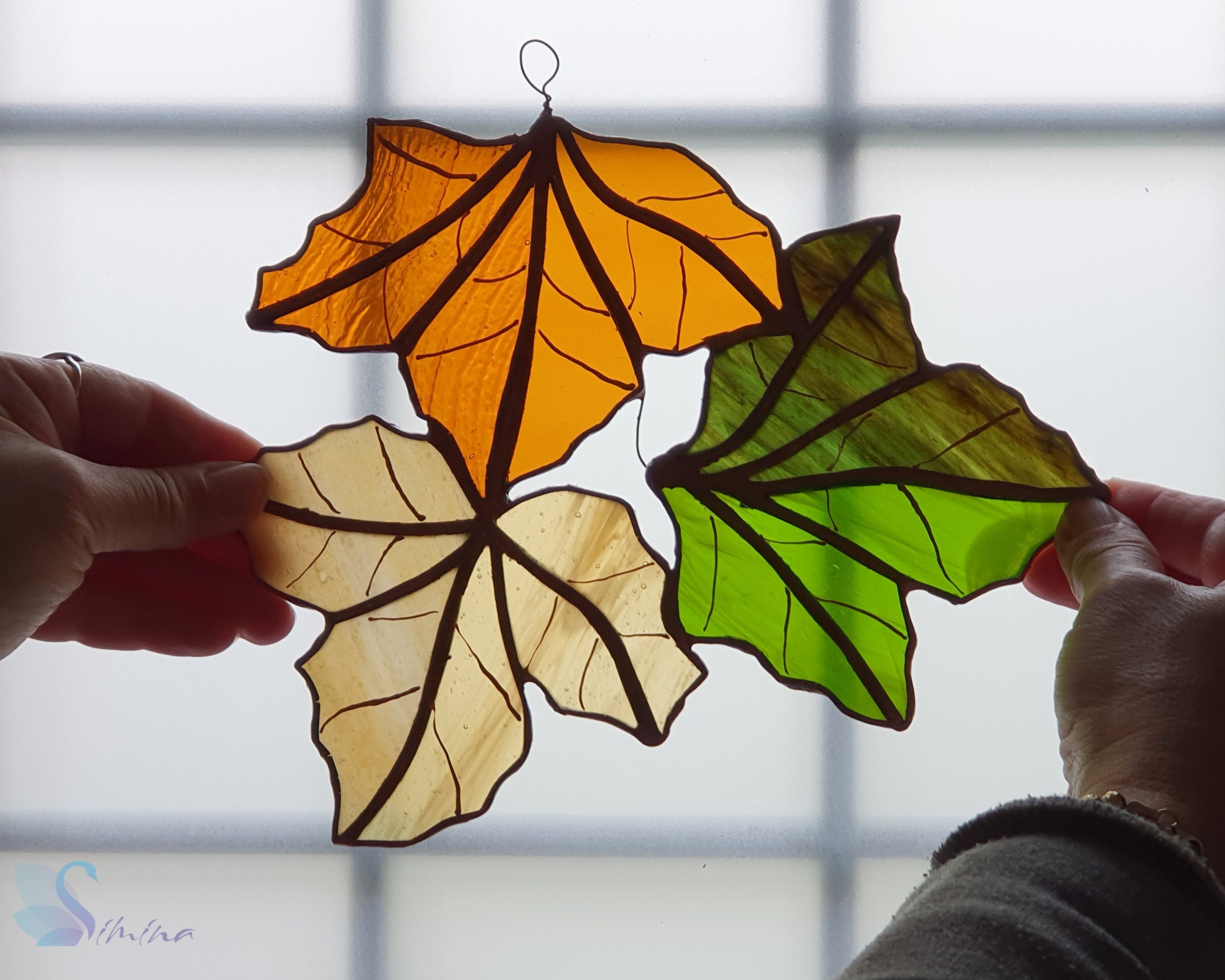 Vitrail d'automne ou attrape-soleil de feuilles mortes { DIY & d'activités  manuelles d'automne } - Plu…