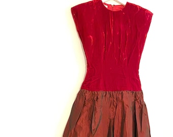 Robe rouge vintage des années 80 / robe de soirée en taffetas moiré en velours