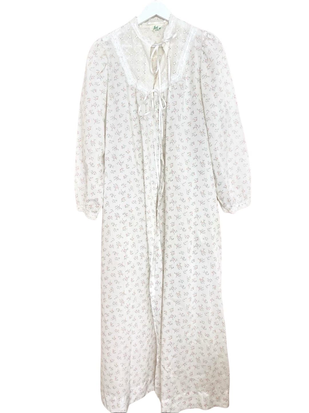 Vintage 70s 80s Cotton and White Eyelet Rose Bud Print Peignor Robe - Etsy