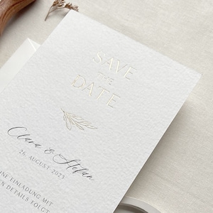 Save the Date Goldprägung – Aquarell-Struktur Papier Einladung personalisiert individuell DIN A6 inklusive Kuvert