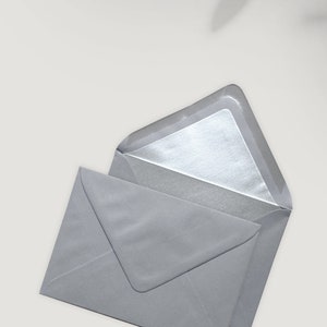 Busta Deluxe "Stone Grey Silver" - busta, DIN C6 con fodera argentata, fodera per busta