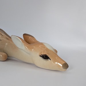 Figura de porcelana vintage coleccionable firmada del cervatillo ruso de Lomonosov (marca roja)