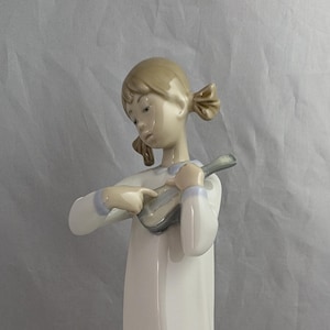 Vintage Collectable Lladro Figure Of A Young Girl Holding A Guitar - &quot;Girl With Guitar&quot; #4871