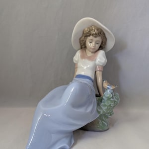 Collectable Lladro Nao Figurine  - Young Girl With A Bird - #1042 &quot;Listening To The Bird&#39;s Song&quot;