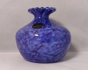Vintage kleine signierte Guernsey Posy Vase aus Glas