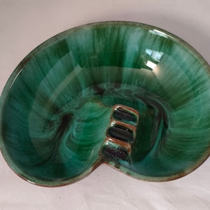 Cendrier en forme de rein Blue Mountain Pottery