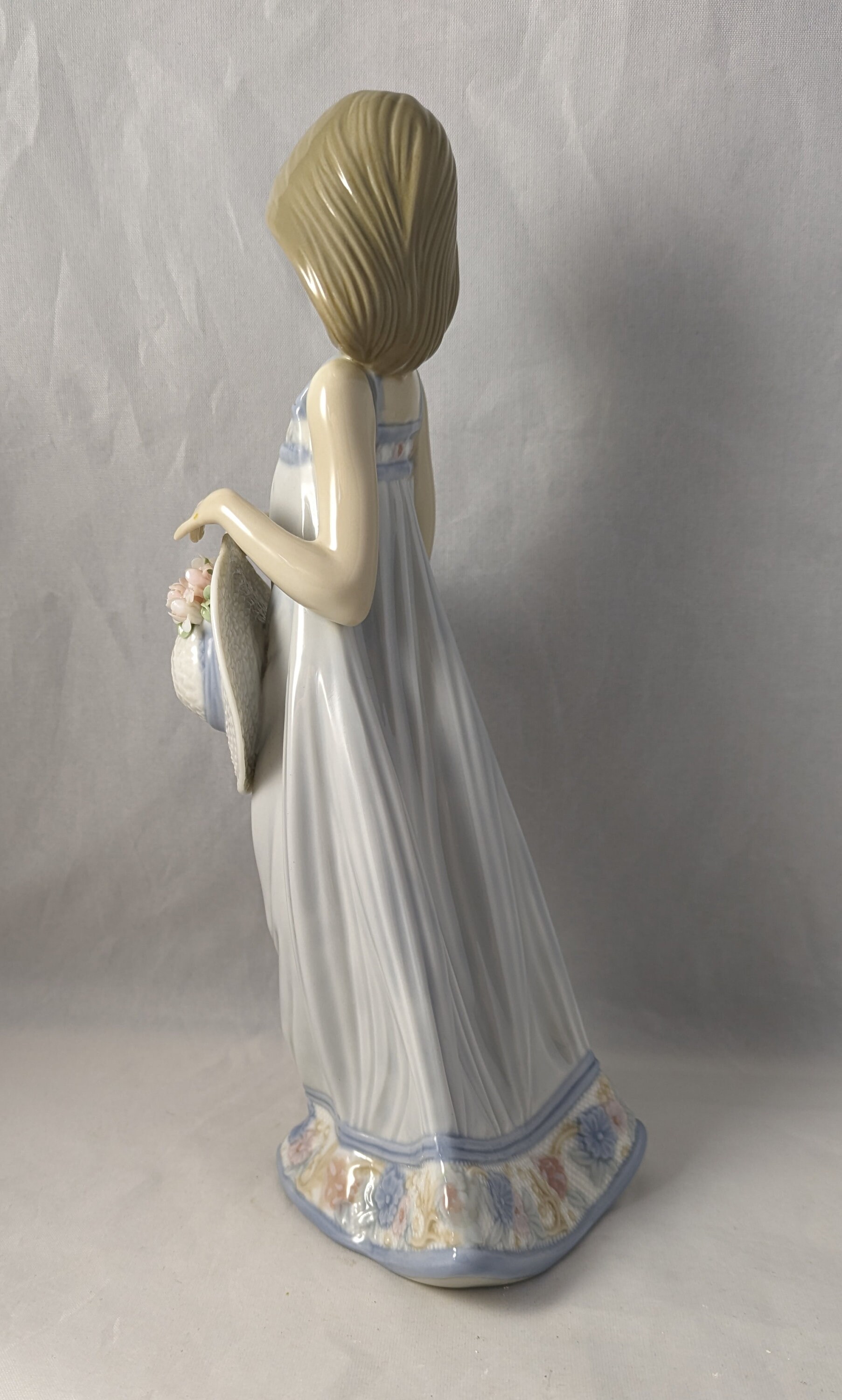 Vintage Collectable Lladro Figure of A Young Girl Holding A Hat