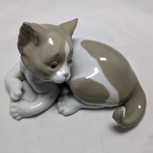 Lladro Kitten Figurine: Collectable Porcelain Cat #5114