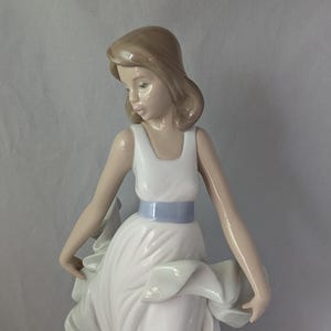 Collectable Lladro Nao Figure - &quot;Walking On Air&quot; - #1343 - 1999