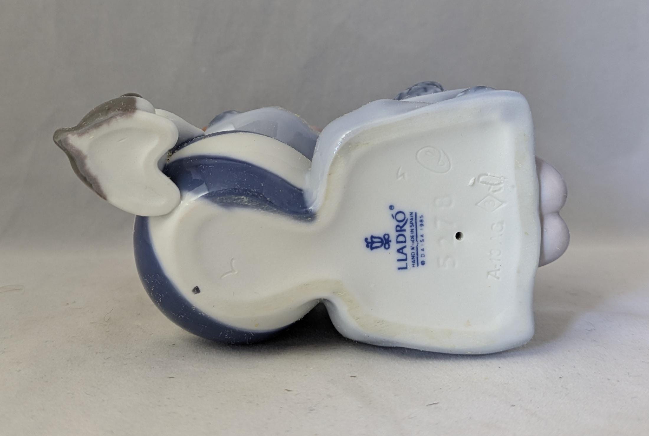 子犬とボールをあしらったコレクターズヴィンテージ リヤドロ ピエロ