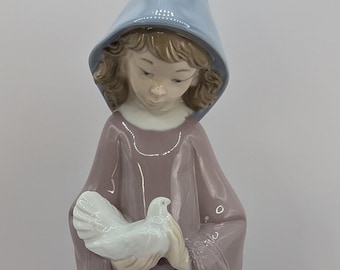 Collectable Vintage Lladro Nao Figure - Girl Holding A Dove
