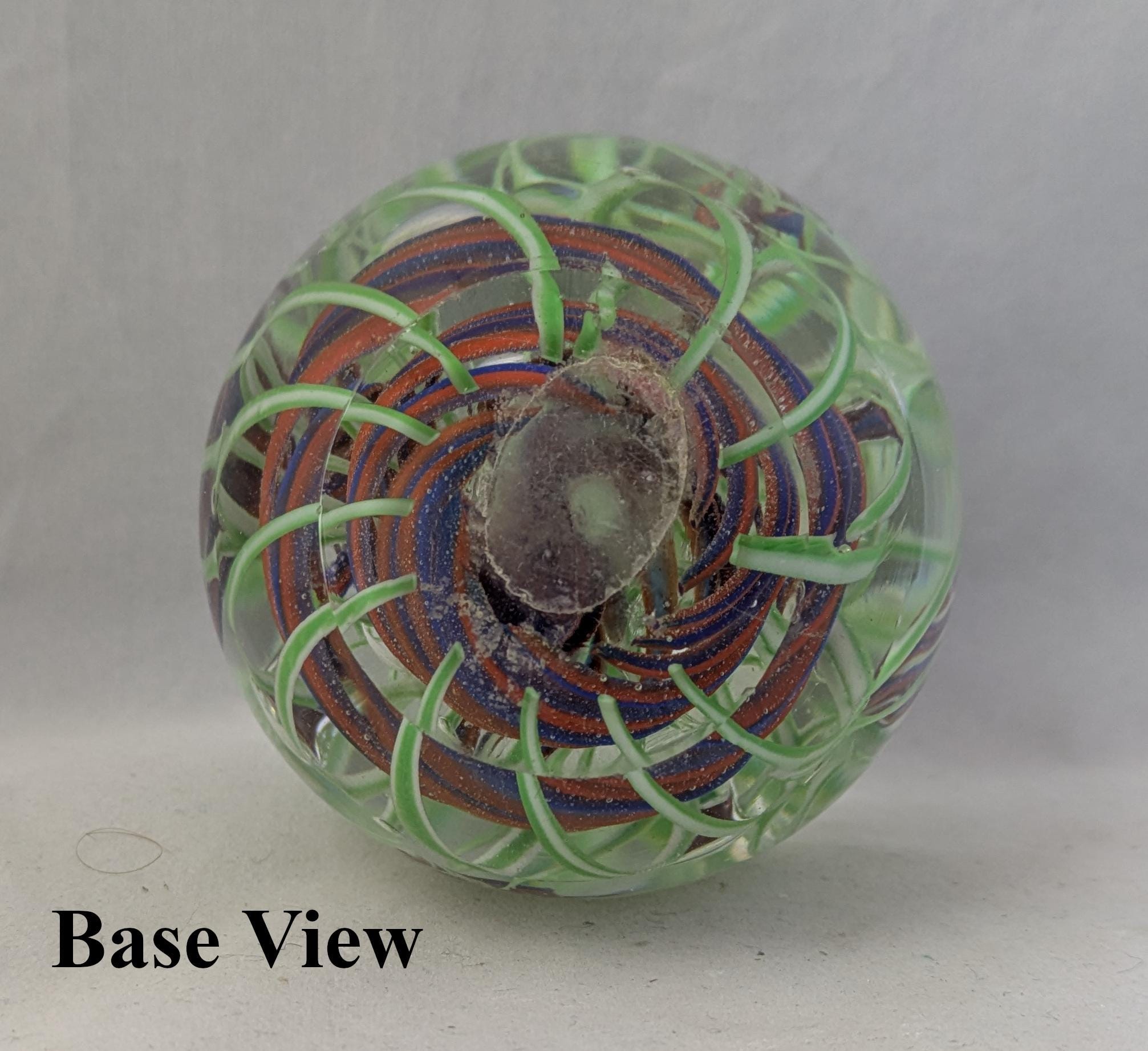 大型のコレクター向け卵形ガラス製ペーパーウェイト - 署名なし - Etsy