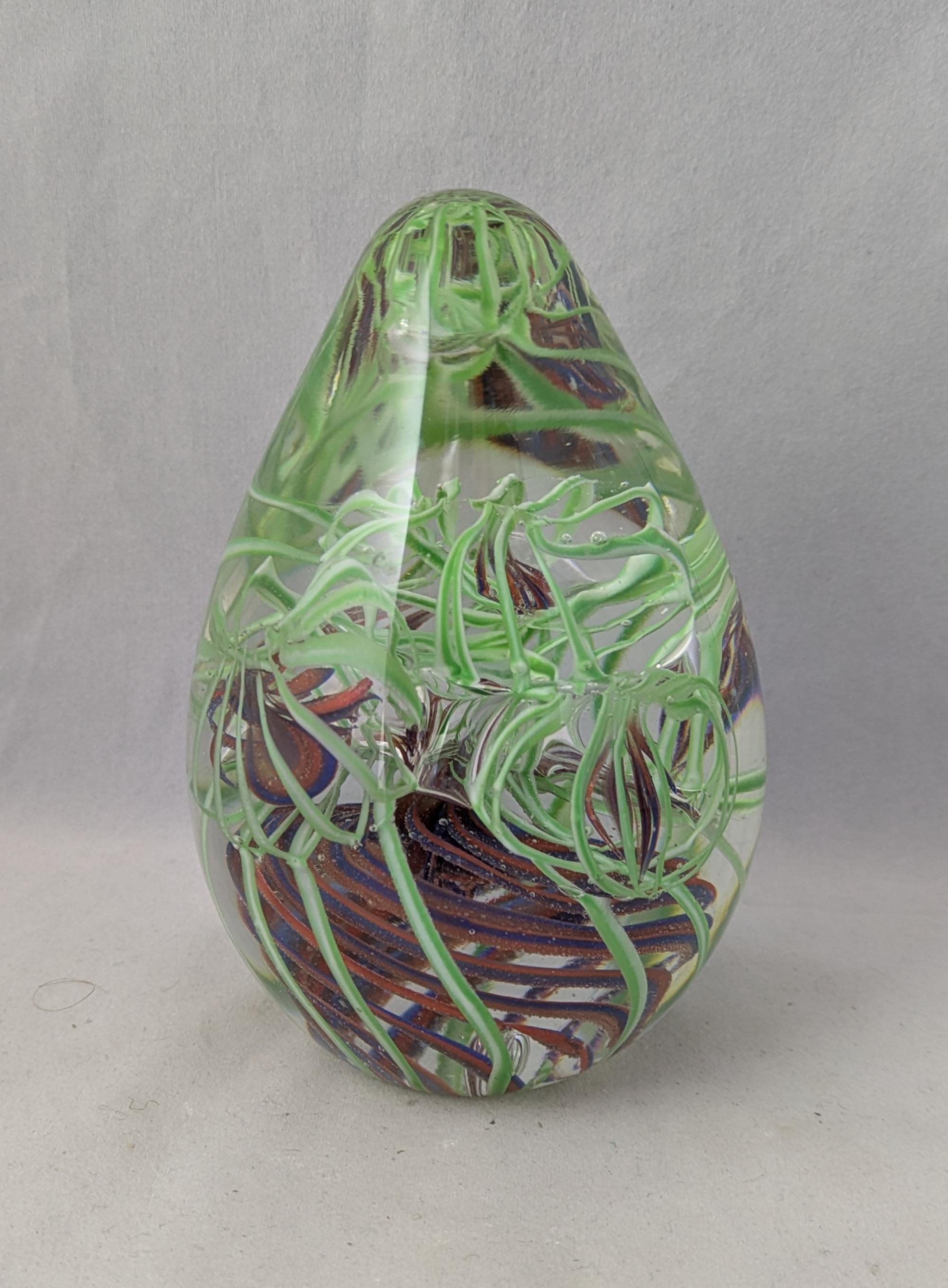 大型のコレクター向け卵形ガラス製ペーパーウェイト - 署名なし - Etsy