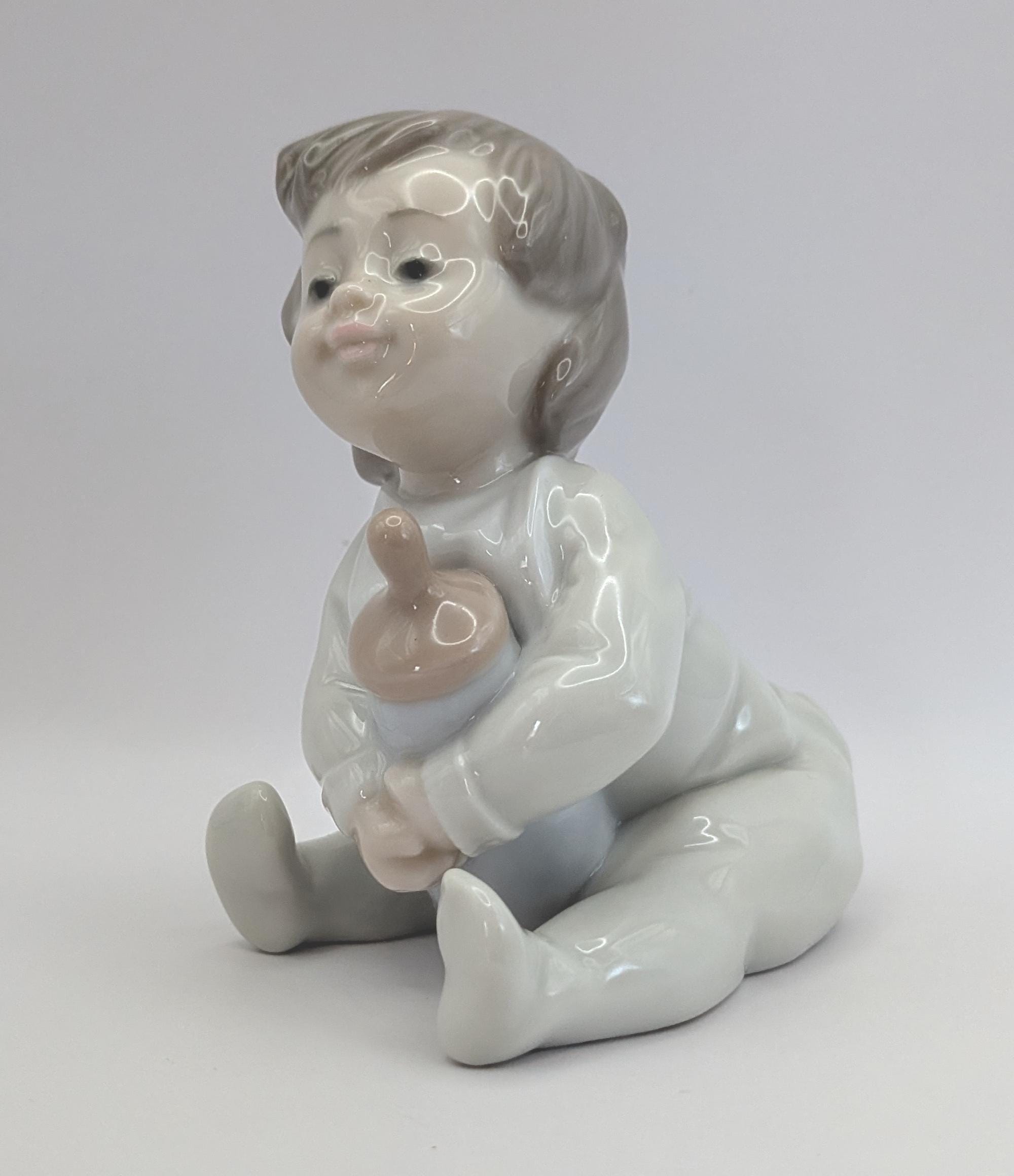 LLADROナイスパット【絶版】4851 Collectable Lladro Nao Baby With A Bottle - 