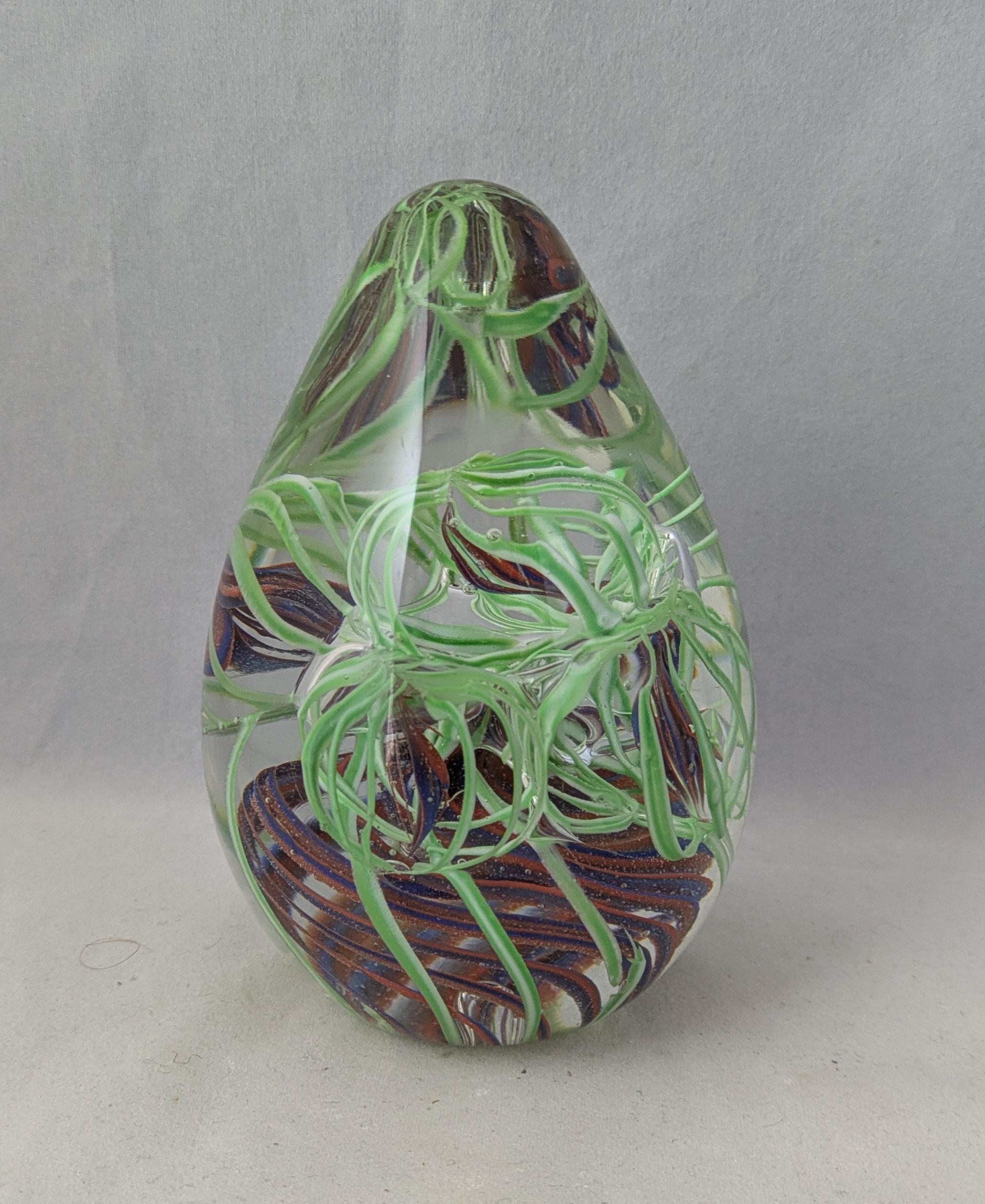 大型のコレクター向け卵形ガラス製ペーパーウェイト - 署名なし - Etsy