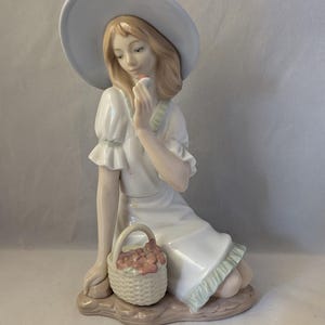 Collectable Lladro Nao Figure - &quot;Meadow Song&quot; #1365 - 1999