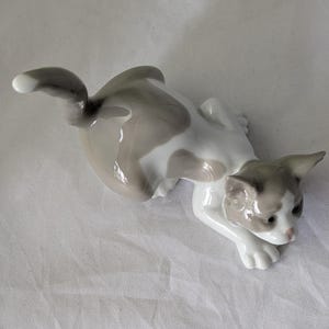 Figurina di gattino Lladro n. 5112: gatto attento da collezione