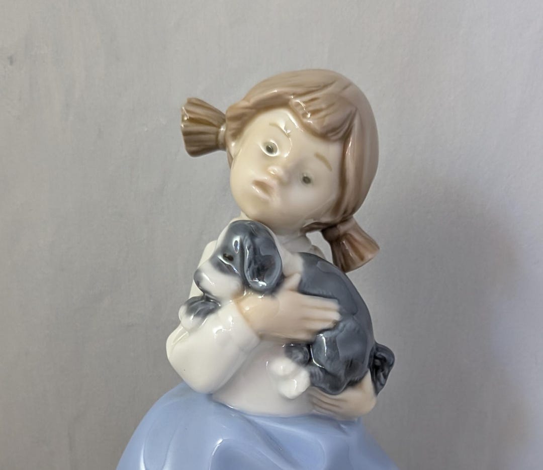 Vintage Collectable Nao by Lladro Girl Figurine - Girl With Sleepy
