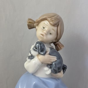 Vintage Collectable Nao by Lladro Girl Figurine - Girl With Sleepy Puppy #1029