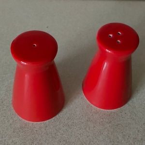 Vintage Collectable Maxwell & Williams Designer Salt And Pepper