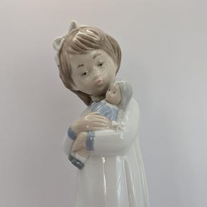 Vintage Collectable Lladro Nao Figure - Girl With A Doll