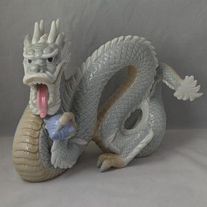 Magnifique Dragon (Yoshimi K), dimensions :22x15x10cm