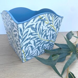 William Morris Willow Plant Pot — Hand‑Painted, Blue, Decoupage, Cache Planter (18.2cm)
