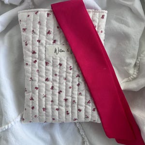 Kindle sleeve, e-reader cover, padded Kindle case, ribbon tie Kindle sleeve, handmade Kindle cover, elegant Kindle sleeve, fabric e-reader case, custom Kindle sleeve, gift for book lovers, travel Kindle pouch, gingham