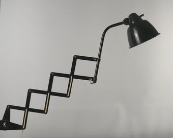 Large Helo scissor lamp: design classic - circa 1930s, desk lamp large and swiveling, Bauhaus table lamp