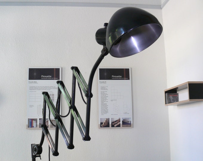 Hala scissor lamp, desk lamp: design classic from the Netherlands, designed by Busquet, 1930s, swivel desk lamp