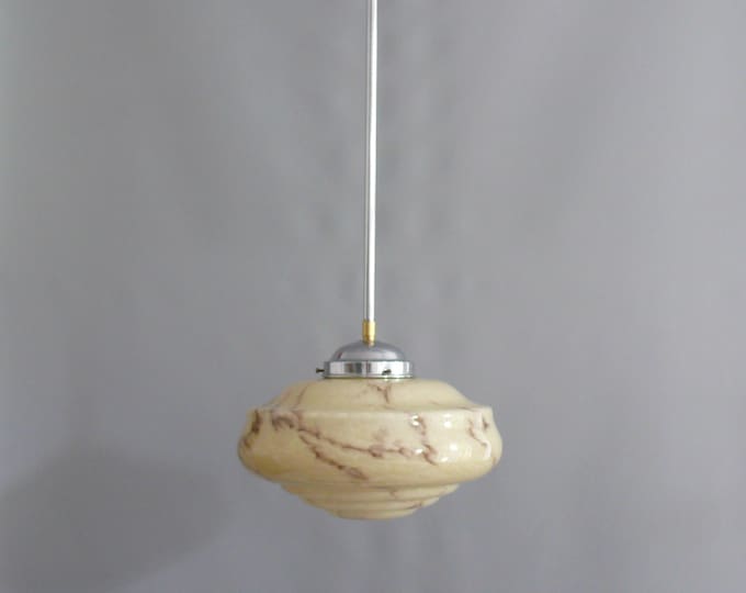 Art Déco Stabpendelleuchte, Hängelampe mit beigem Glasschirm und verchromter Aufhängung - ca. 1930 - 1940