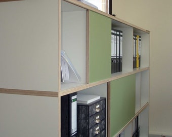 Room divider with sliding elements made of coated multiplex panels